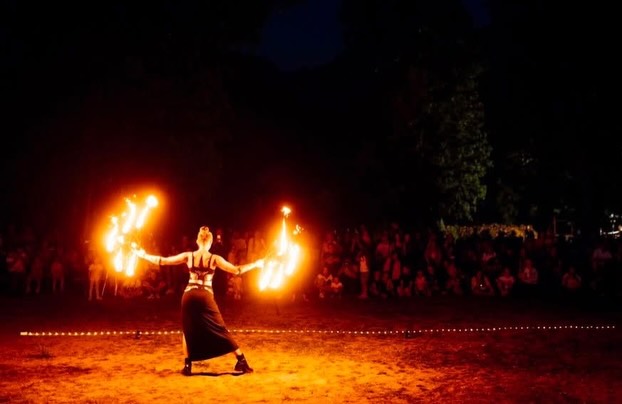 Takto vyzerala naša ohňová show na podujatí Vatra SNP v Chtelnici. 🔥
V areáli Chtelnického kaštieľa sme vystúpili na akcii, ktorú pripravil Dobrovoľný hasičský zbor Chtelnica. Do show sme zakomponovali aj svetelné logo DHZ Chtelnica a Vatra SNP. Počas vystúpenia nechýbali ani pyro efekty a veľké finále🔥
Ďakujeme za pozvanie a krásne fotografie. ❤️
#fireshow #ohnovashow #logo #snp #fire