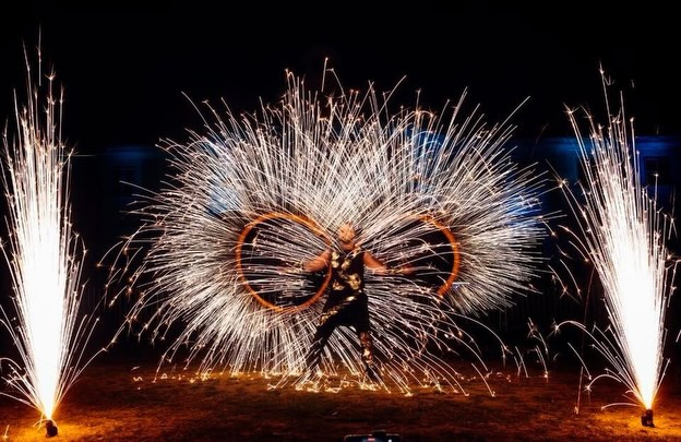 Takto vyzerala naša ohňová show na podujatí Vatra SNP v Chtelnici. 🔥
V areáli Chtelnického kaštieľa sme vystúpili na akcii, ktorú pripravil Dobrovoľný hasičský zbor Chtelnica. Do show sme zakomponovali aj svetelné logo DHZ Chtelnica a Vatra SNP. Počas vystúpenia nechýbali ani pyro efekty a veľké finále🔥
Ďakujeme za pozvanie a krásne fotografie. ❤️
#fireshow #ohnovashow #logo #snp #fire